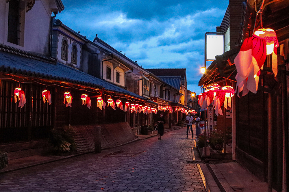 【作品名】白壁の町 夕暮れ街道 撮影者:堀 紘治 様 夢街道ルネサンス認定地区名:柳井にっぽん晴れ街道(山口県柳井市柳井津)