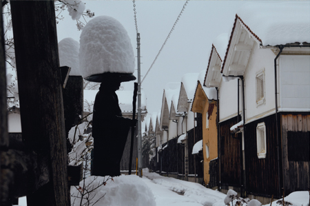 【作品名】厳冬の蔵通り 撮影者：門村 貞治 様 【夢街道ルネサンス認定地区名】若桜清流通り（鳥取県八頭郡
若桜町）