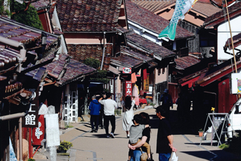 【作品名】鯉のぼりベンガラの里 撮影者:森野 昭二 様 夢街道ルネサンス認定地区名:吹屋往来 とと道(岡山県高梁市
成羽町)