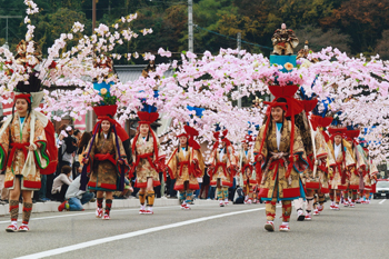 【作品名】華やか母衣行列 撮影者:小野 明裕 様 夢街道ルネサンス認定地区名:街道東城路(広島県庄原市東城町)