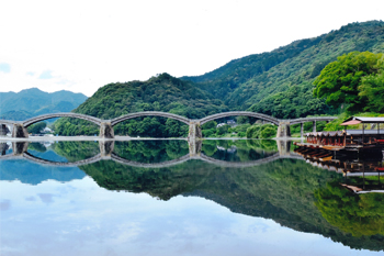 【作品名】鏡面に映る錦帯橋 撮影者:三國 誠 様 夢街道ルネサンス認定地区名:岩国往来(山口県岩国市岩国)