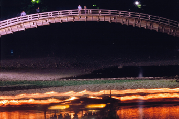 【作品名】光とコラボ 撮影者:内山 えいじ 様 夢街道ルネサンス認定地区名:岩国往来(山口県岩国市岩国)